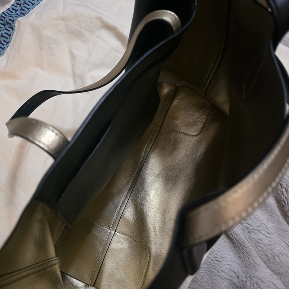 Tory Burch Perry Tote In Black Smooth/ Pebbled Leather. Never Used - Picture 15 of 16